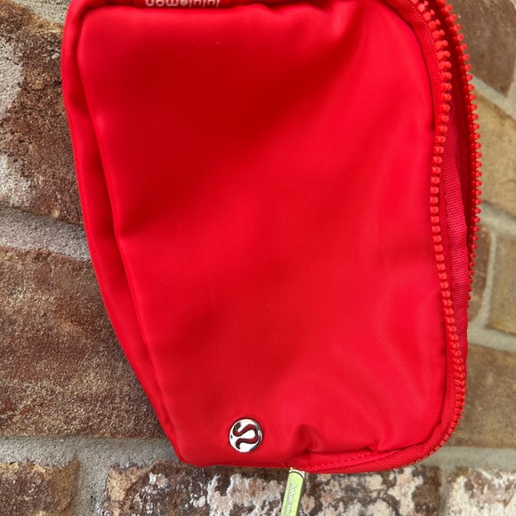 Lululemon Everywhere Crossbody Belt Bag - Bright True Red - Picture 6 of 6